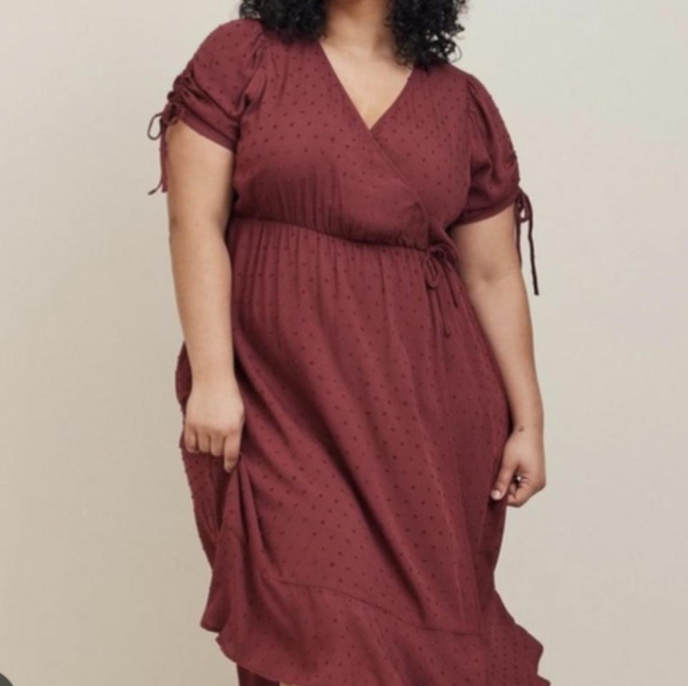 NWT Torrid Dress Plus Size 1X Burgundy Swiss Dot Midi Tie Slvs Faux Wrap Pockets